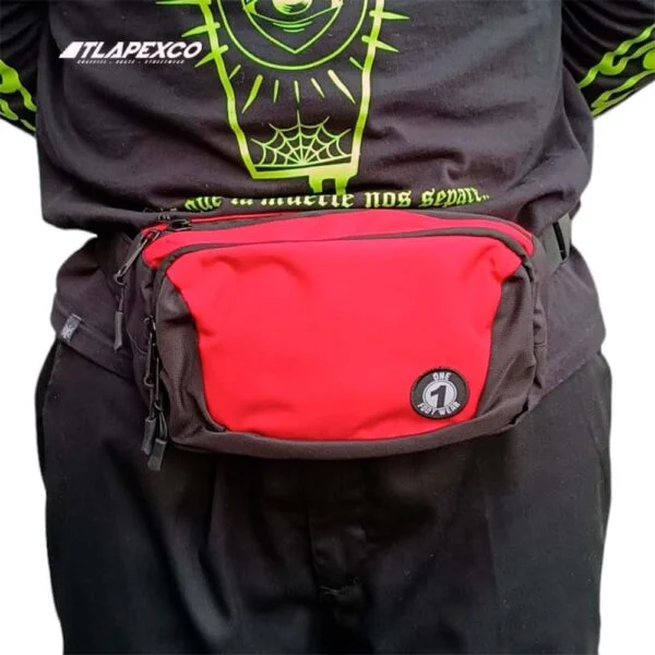 One canguro kiba rojo