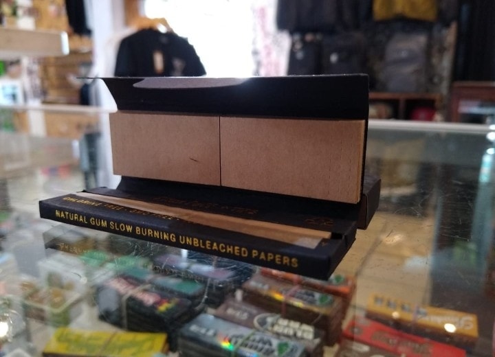 ALIEN PUFF ROLLING PAPERS UNBLEACHED + TIPS 1 1/4 - Image 2