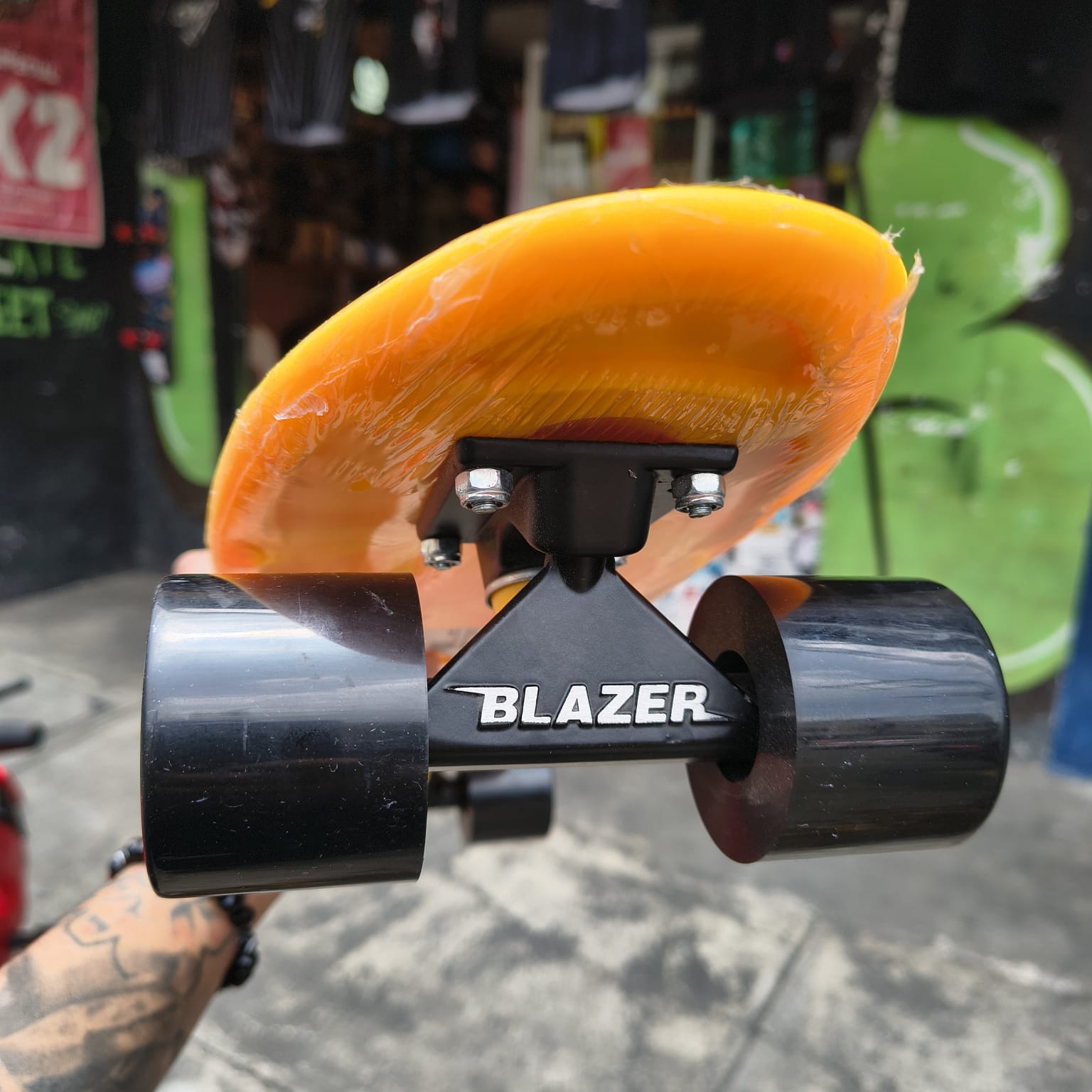 BLAZER MINI CRUISER DISEÑO METALICO CUADROS DISTORSIONADOS - Image 4