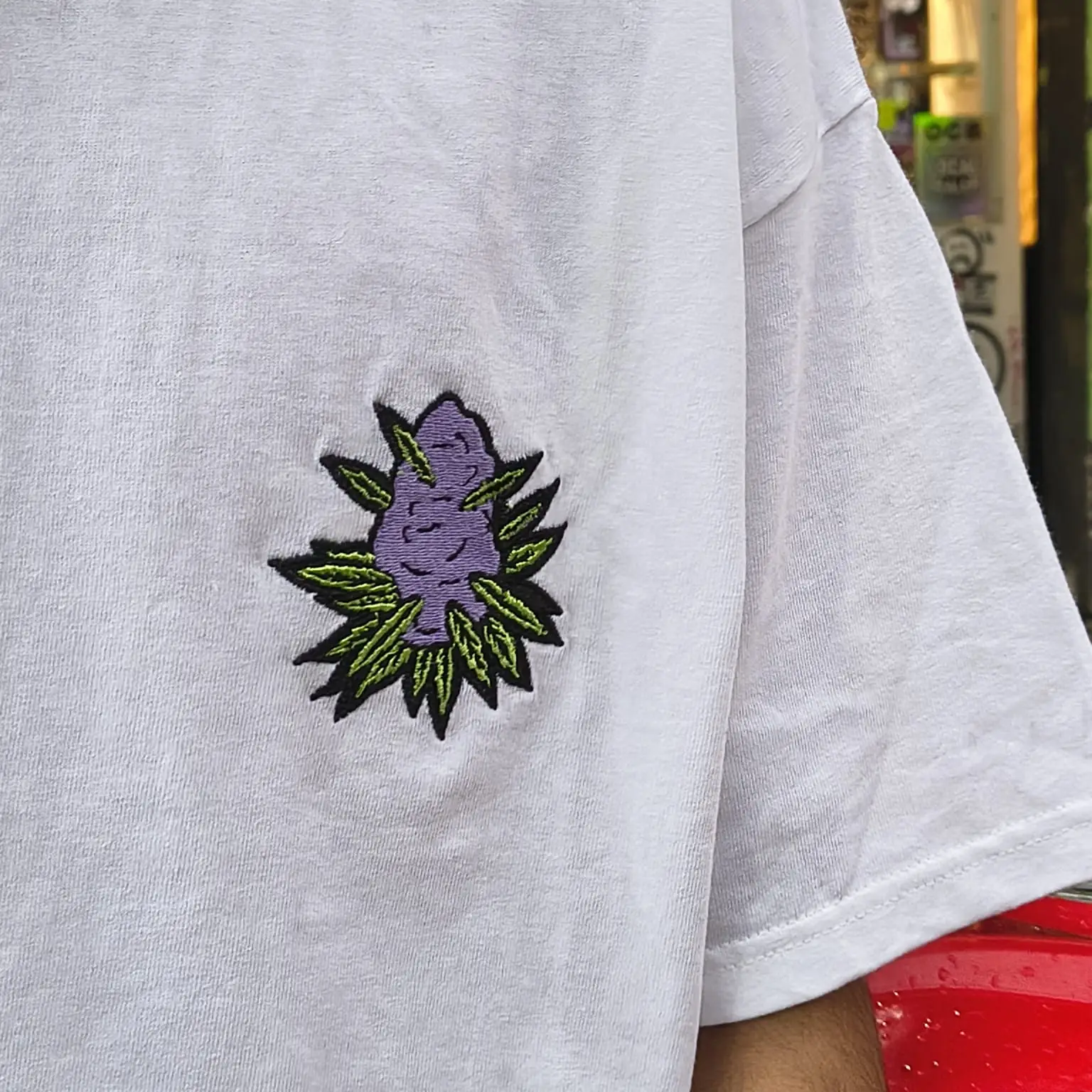 MACONHA T SHIRT BASIC BORDADO BLANCO - Image 3
