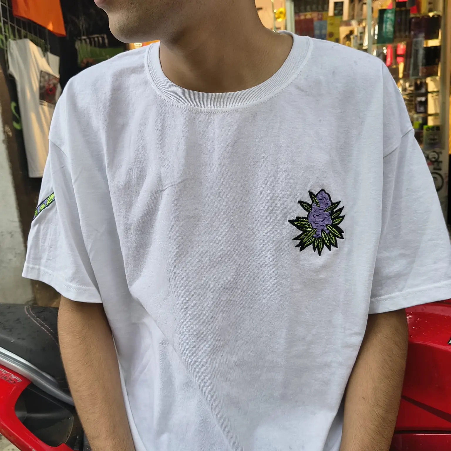 MACONHA T SHIRT BASIC BORDADO BLANCO - Image 2