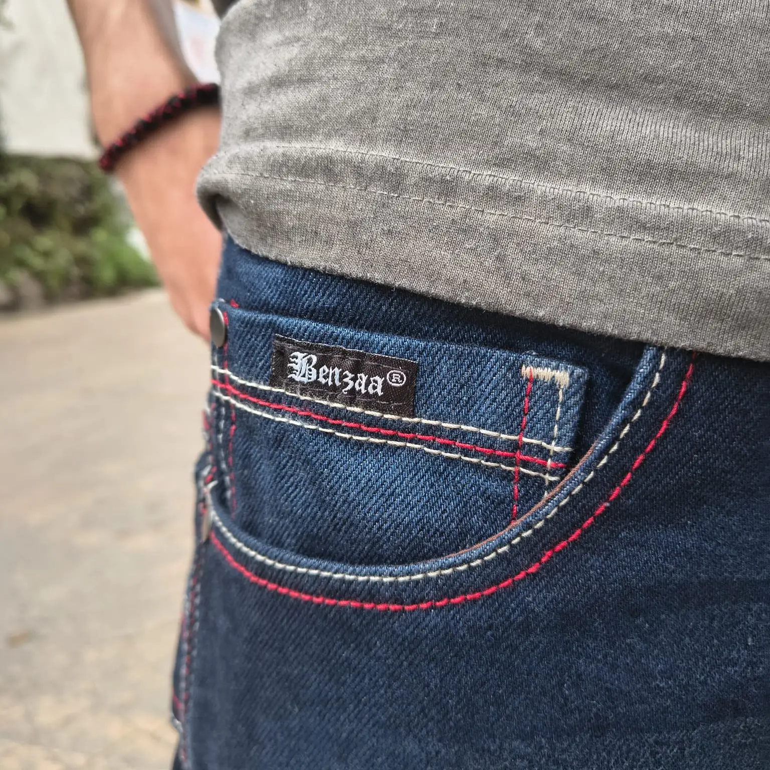 BENZAA PANTALON COSTURA ROJA - Image 2